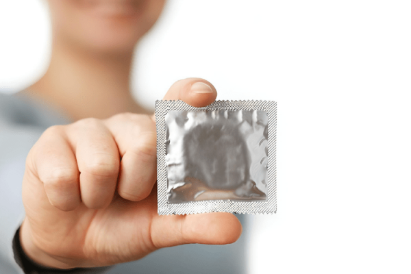  تفاوت کاندوم دهانی با کاندوم انگشتی چیست؟ + چه نوع کاندومی بهتر است؟