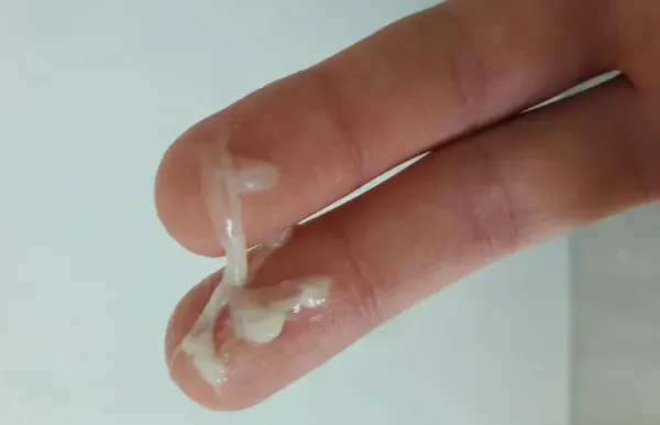  علت شور بودن ترشحات واژن + فواید خوردن ترشحات زن