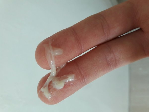  علت شور بودن ترشحات واژن + فواید خوردن ترشحات زن