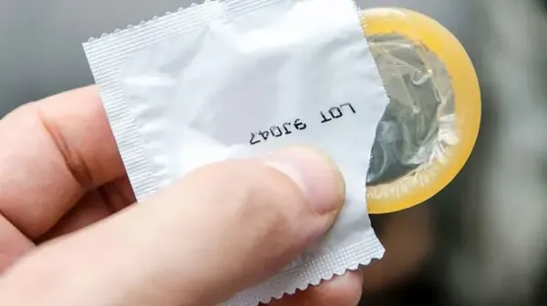  سوزش واژن بعد از سکس+آیا کاندوم باعث سوزش و خارش می‌شود+کاندوم طعم دار