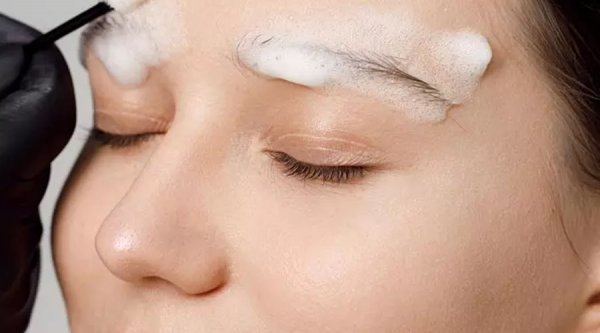  چه مدت بعد از کاشت ابرو ریزش شروع می‌شود